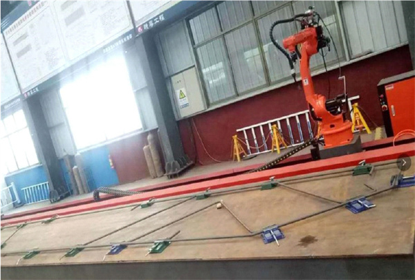 六軸蓋梁骨架焊接機器人